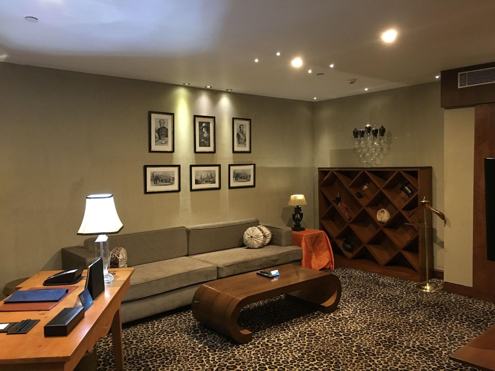 Radisson Blu Hotel Mbd Ludhiana Ngoại thất bức ảnh