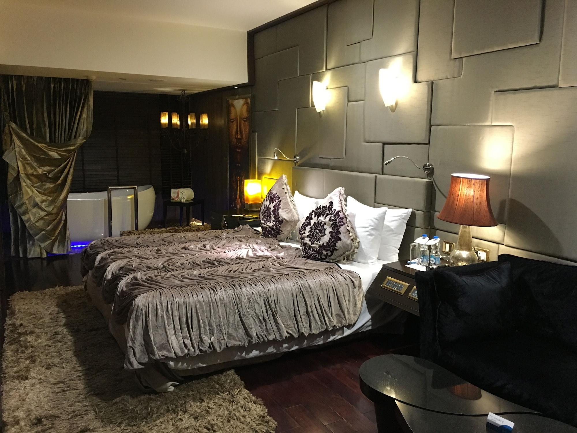 Radisson Blu Hotel Mbd Ludhiana Ngoại thất bức ảnh