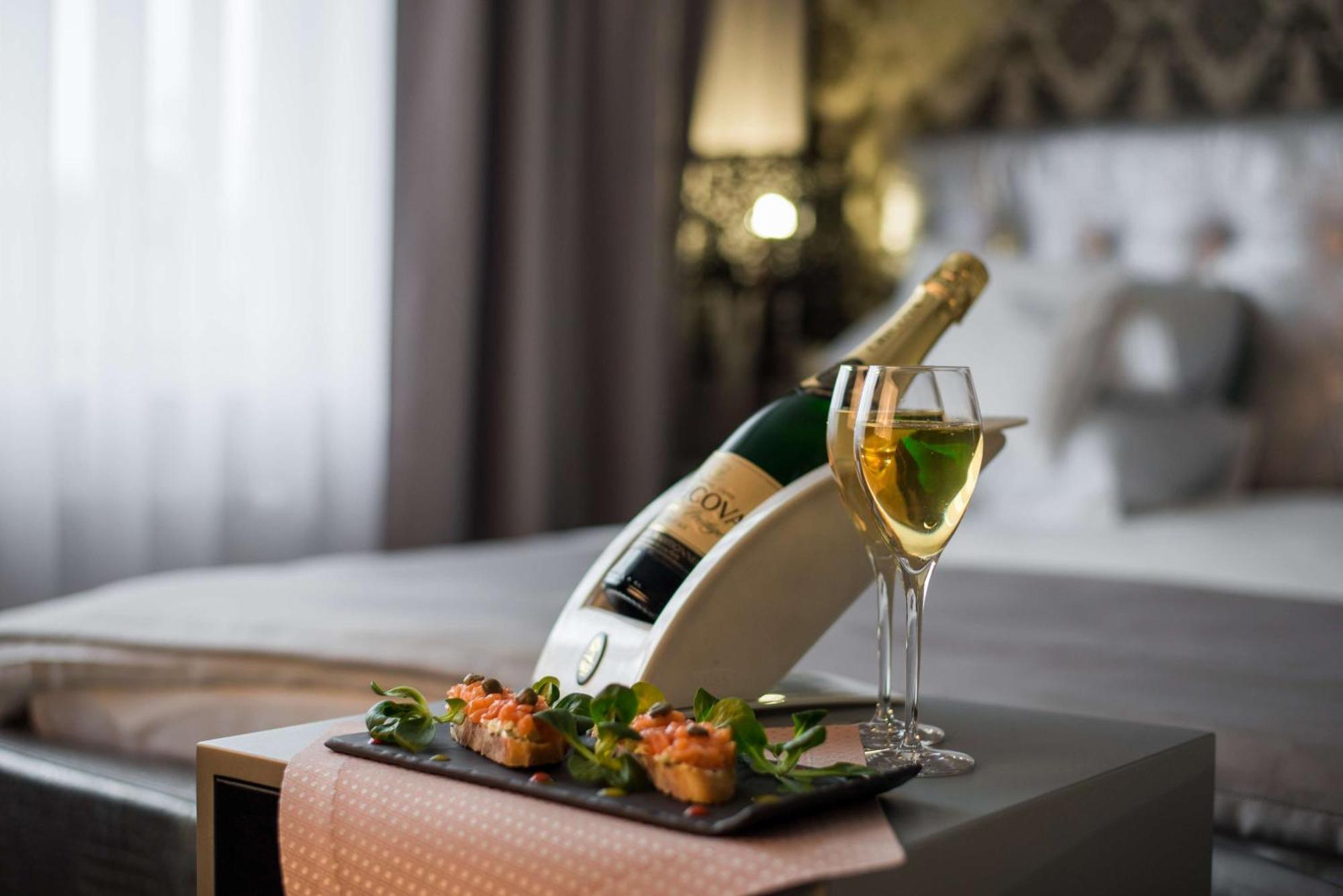 Radisson Blu Hotel Mbd Ludhiana Ngoại thất bức ảnh