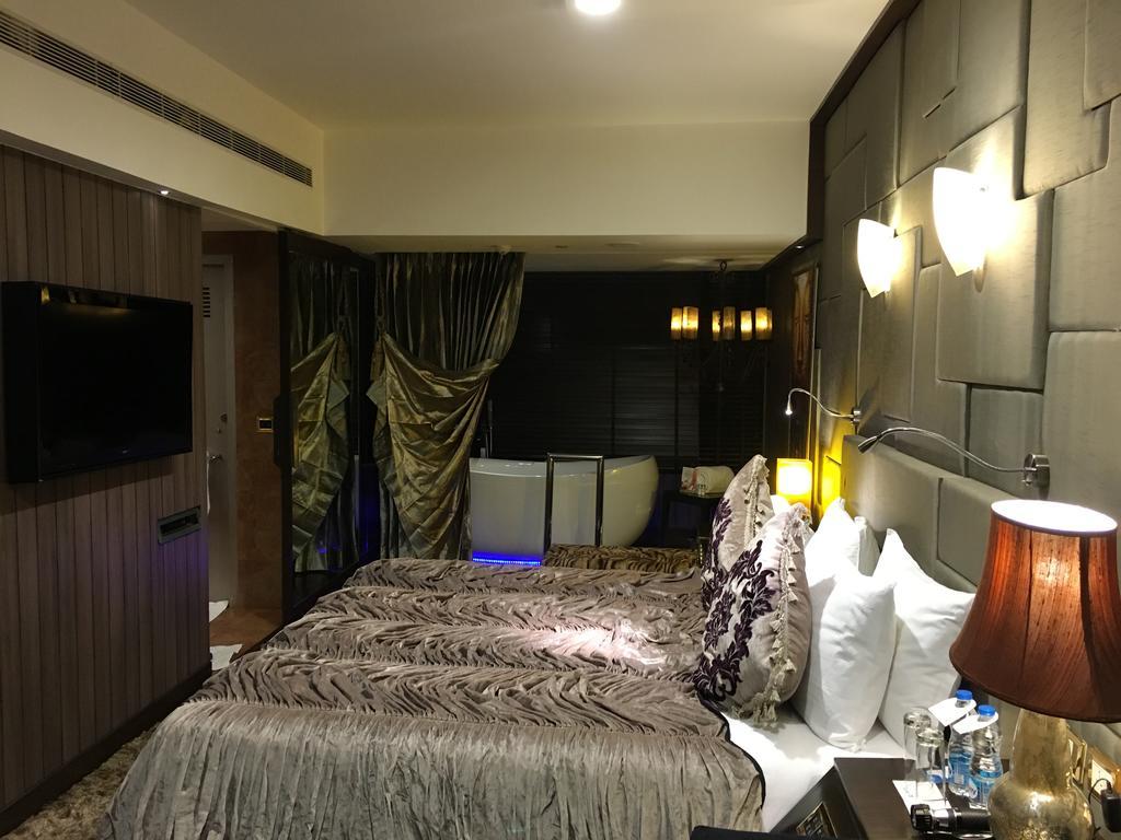 Radisson Blu Hotel Mbd Ludhiana Ngoại thất bức ảnh
