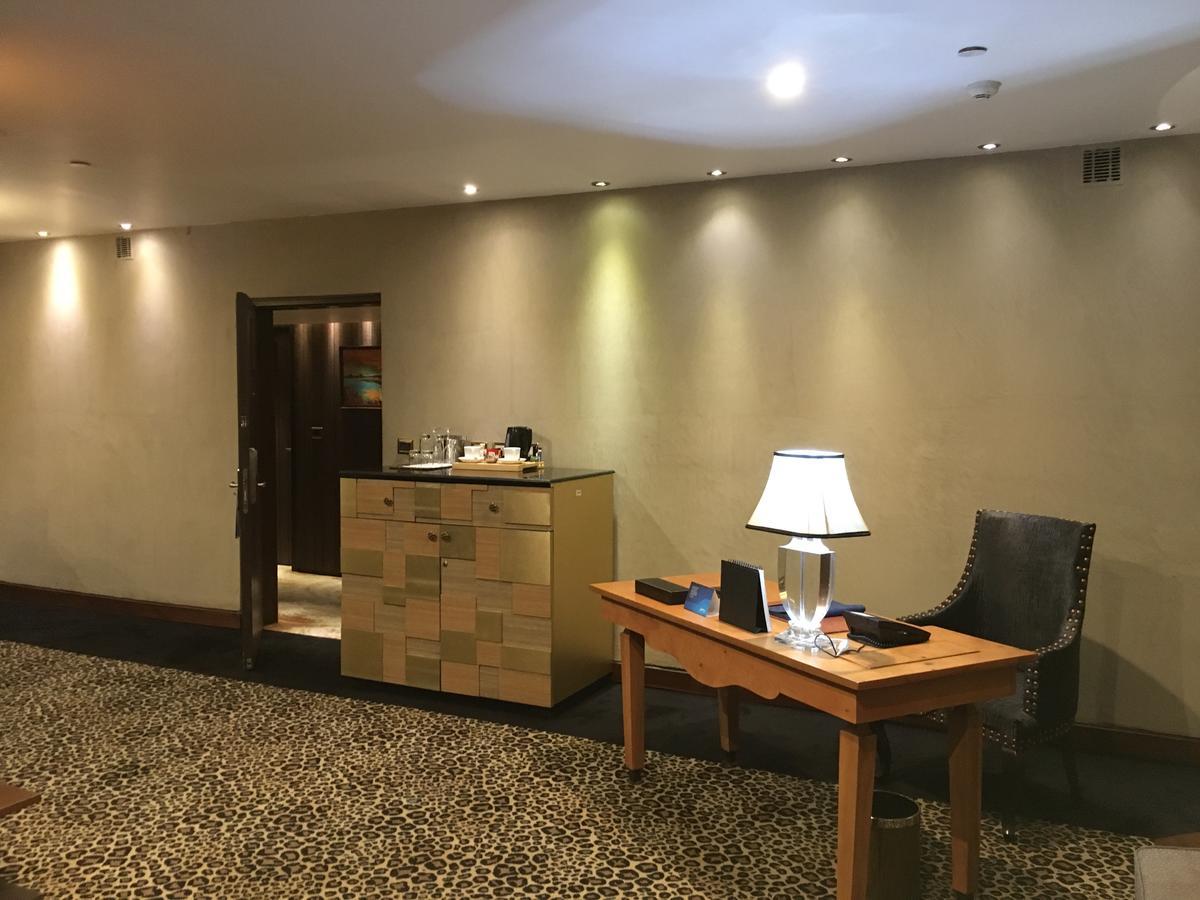 Radisson Blu Hotel Mbd Ludhiana Ngoại thất bức ảnh